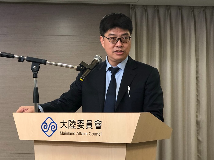 陸委會表示，我方今（22）日要求派員至香港帶回港女命案嫌犯陳同佳，發函至今已逾七小時，港府迄今仍無具體回應。圖為陸委會副主委邱垂正。 圖：謝莉慧/攝