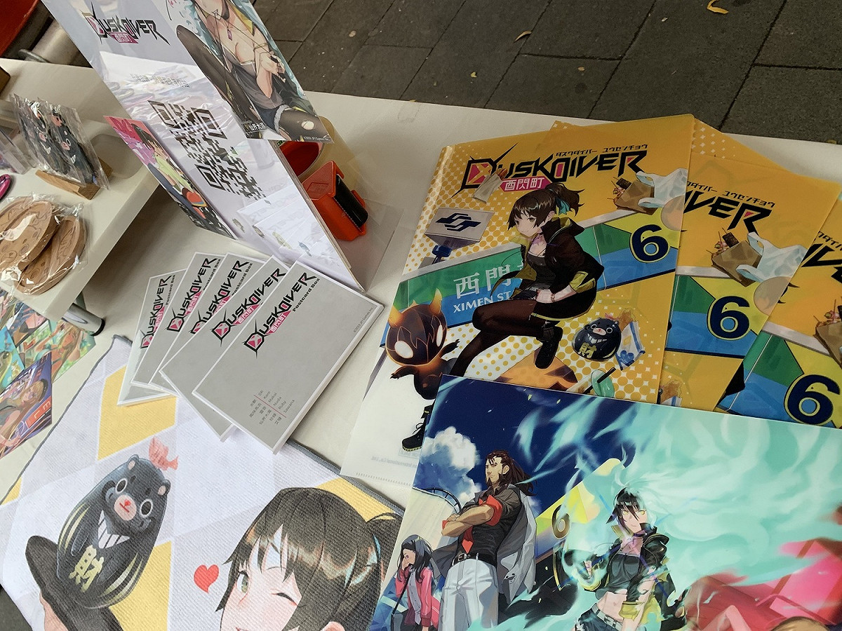《Dusk Diver酉閃町》精美周邊展示 圖：競鋒國際/提供