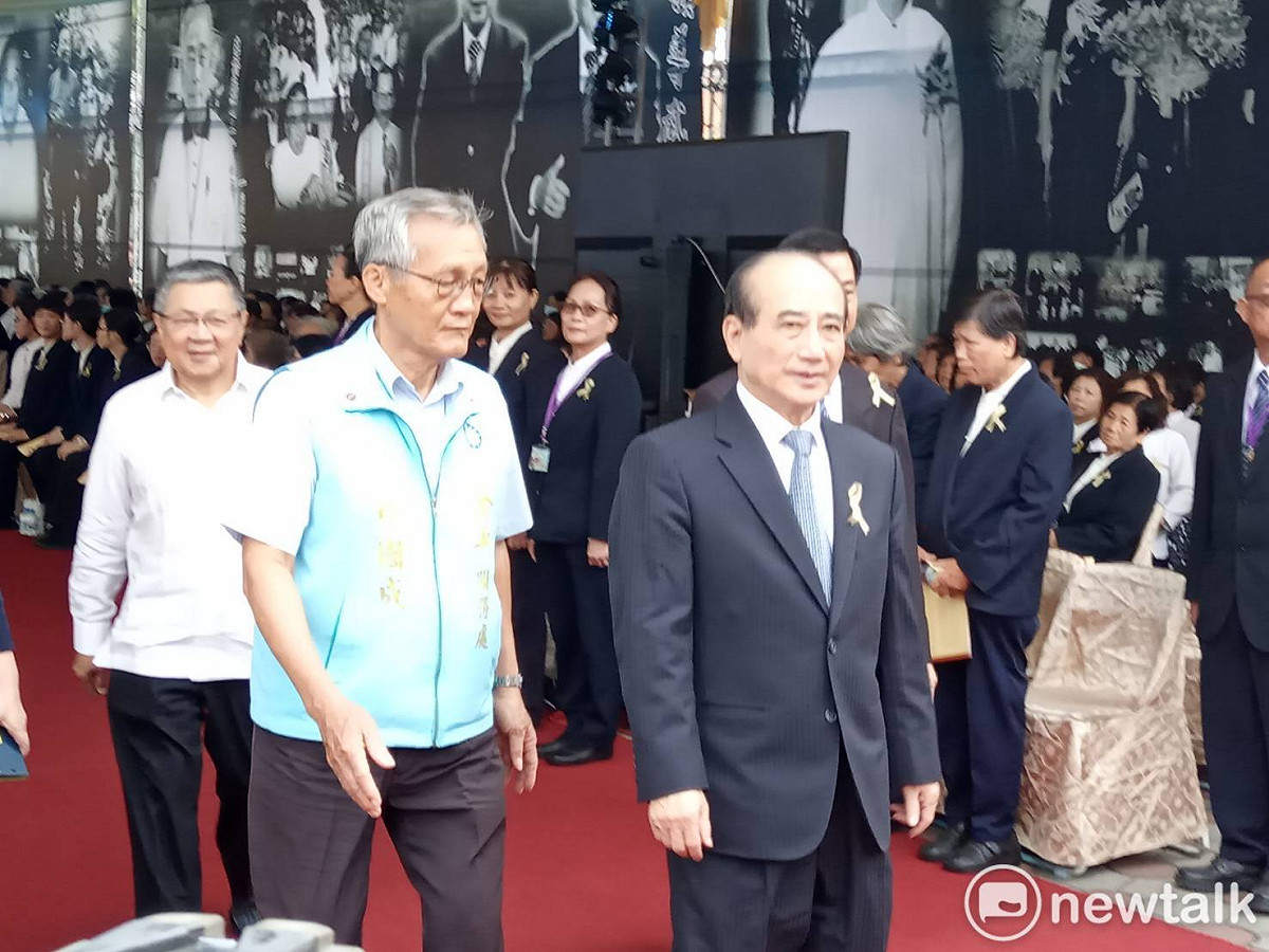 王金平致祭完離開，接受媒體聯訪。 圖：孫家銘／攝