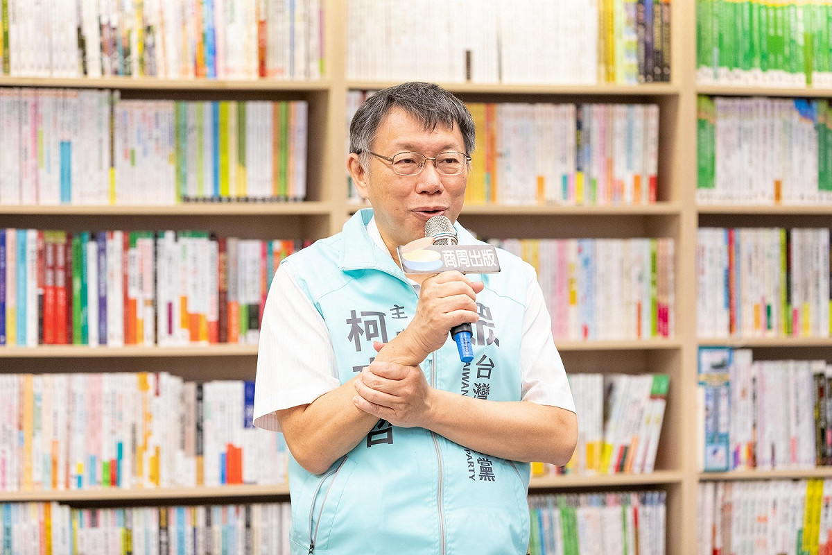 柯文哲表示若蔡壁如列不分區立委，按目前法律規定只需要請假就好。 圖：翻攝自柯粉俱樂部