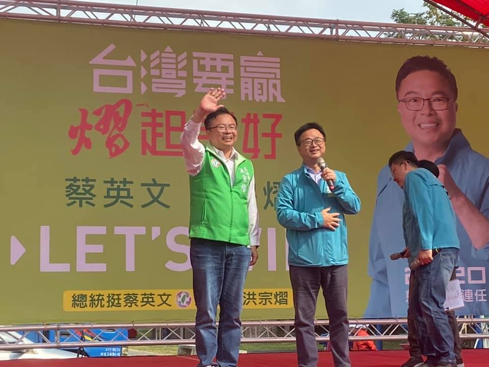 民進黨秘書長羅文嘉今（26）日前往彰化，替同黨籍立委候選人洪宗熠站台。 圖：翻攝自羅文嘉臉書