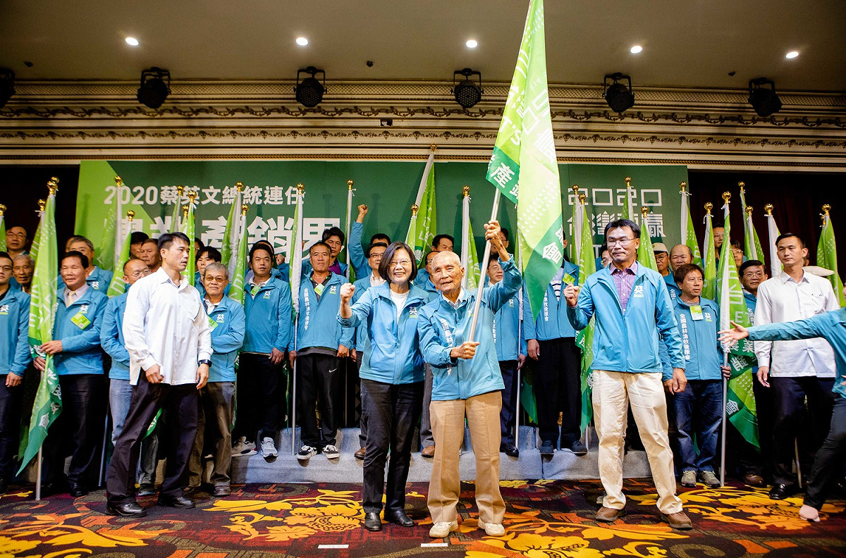 在場民眾為小英連任加油。 圖：蔡英文競選辦公室提供