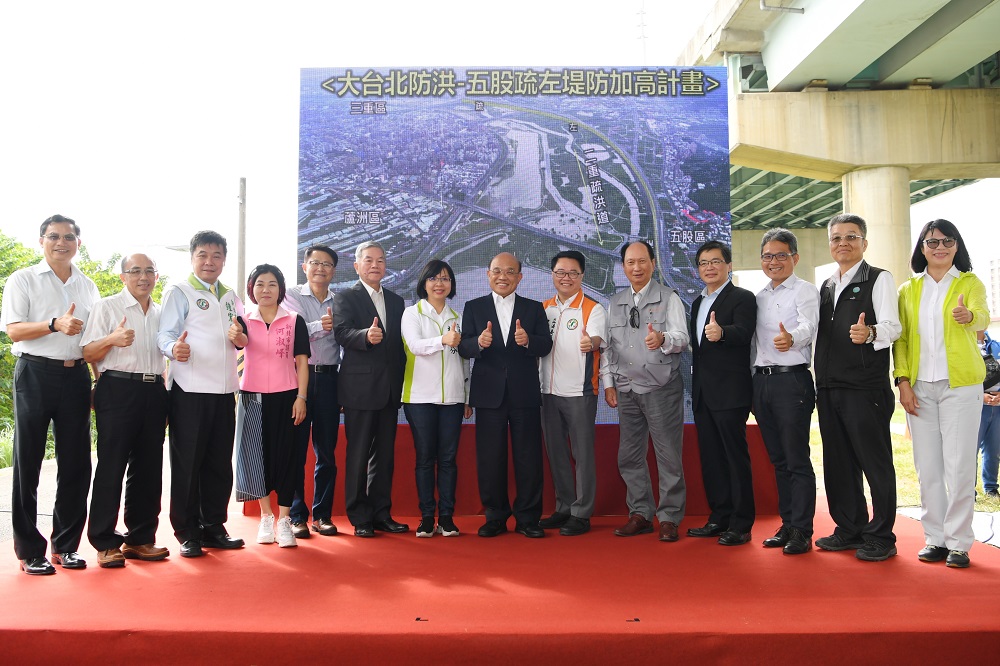 行政院長蘇貞昌視察五股疏洪道左岸堤防防洪計畫。 圖：行政院提供