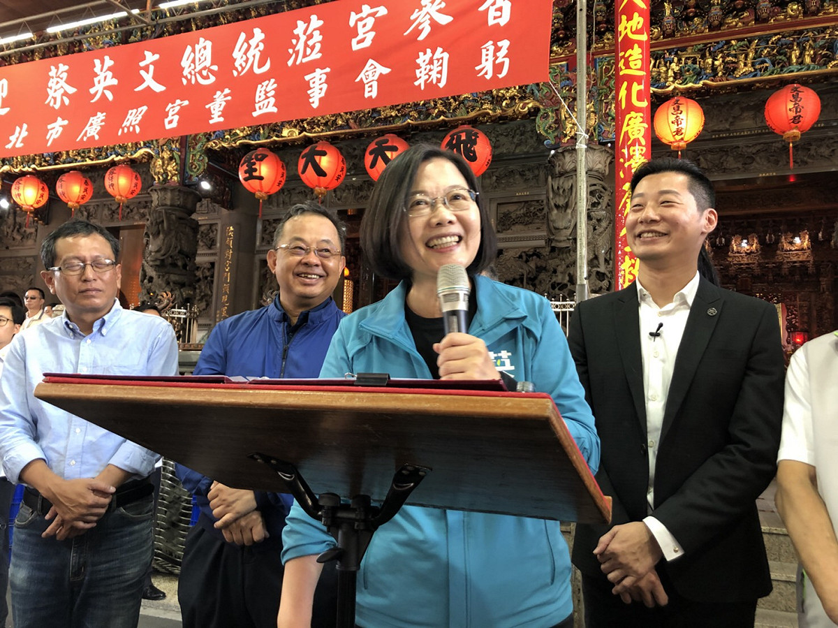 蔡總統表示，林昶佐為了選民，無論再困難都願意做。 圖/蔡英文競選辦公室提供