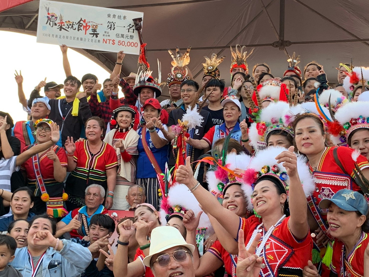 「108年度新北市原住民族聯合文化活動」的服飾比賽揭曉，非常熱鬧。 圖／新北市原民局提供