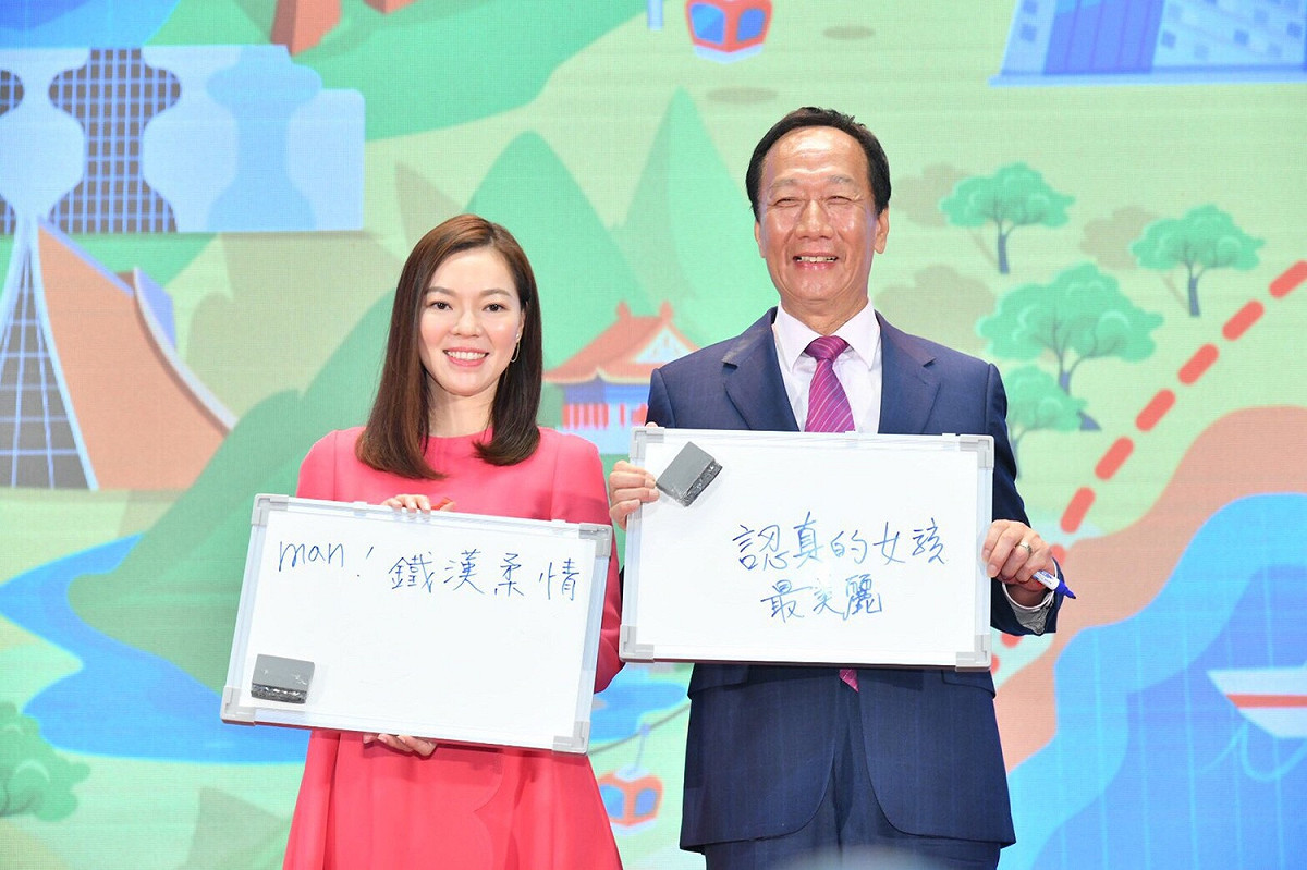 郭台銘提到，當年曾馨瑩來教他跟林志玲跳舞，但他完全沒有看林志玲。 圖/郭台銘辦公室提供