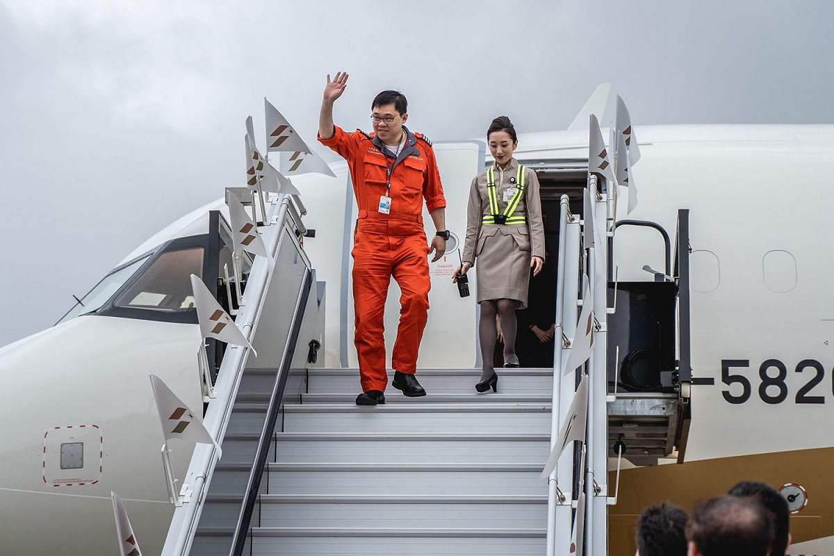 張國煒親自駕駛首架A321neo，從德國起飛，歷經將近50小時的時間開回台灣。 圖：星宇航空／提供