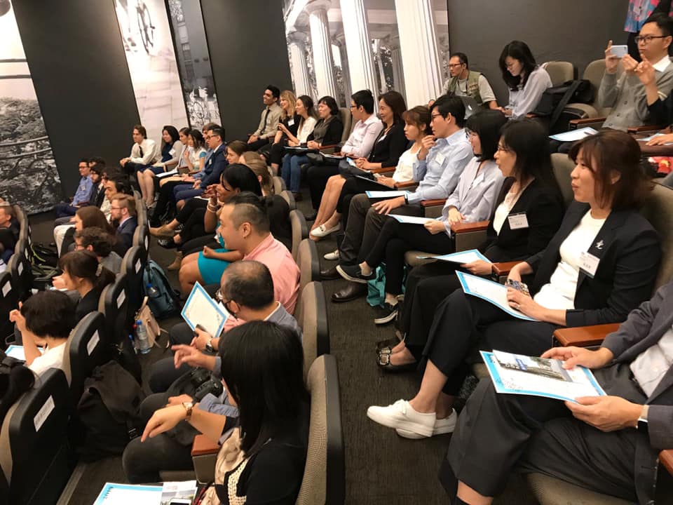 台灣中心開幕現場聚集許多人士參加。 圖：翻攝自美國在台協會 AIT臉書