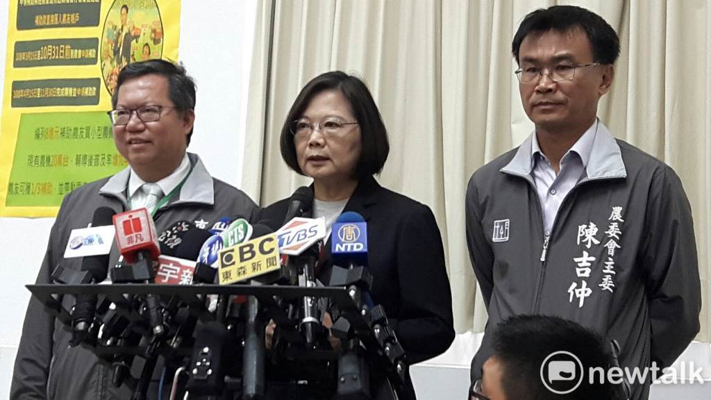 總統和桃園市長鄭文燦今早出席桃園農業改良場舉辦「大型農機應用發表會」。 圖/林昀真攝