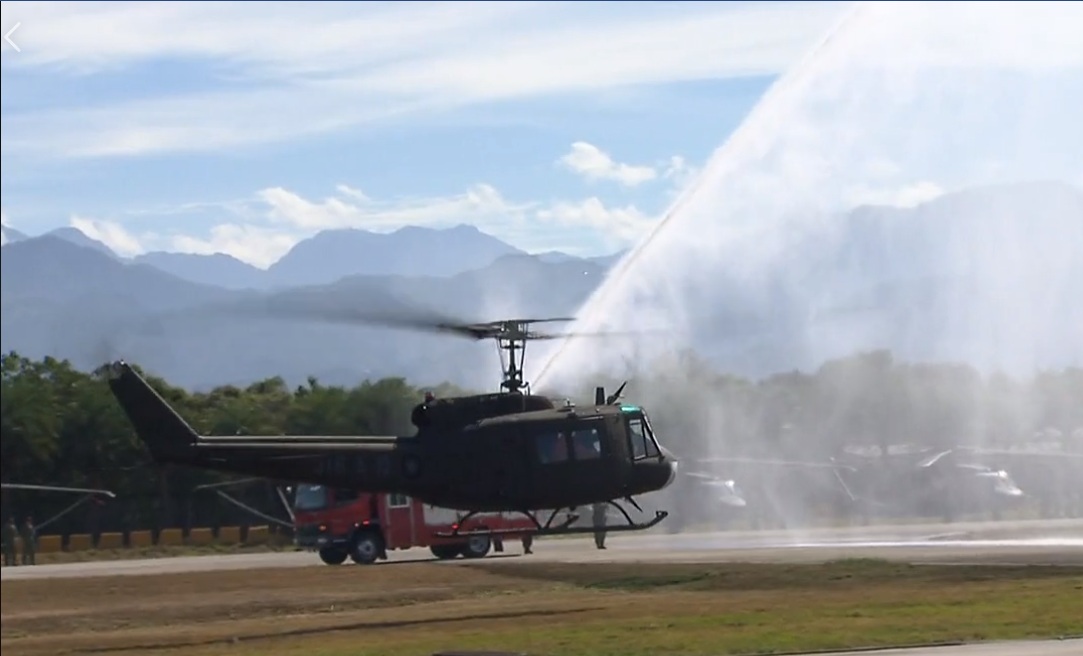 國軍UH-1H直升機30日在台中新社602旅舉辦除役典禮。 圖：翻攝國防部發言人臉書