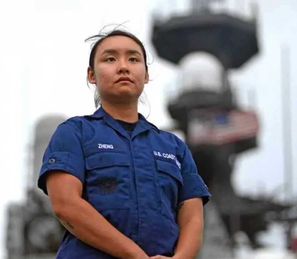 美國巡邏艦上唯一會中文的艦員，工作之一就是要對中國進行喊話。 圖：擷取自微信