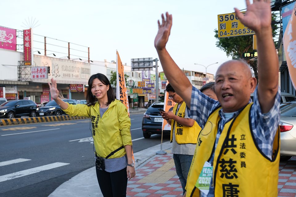 洪慈庸以無黨籍身分力拼立委連任。 圖：翻攝自洪慈庸臉書