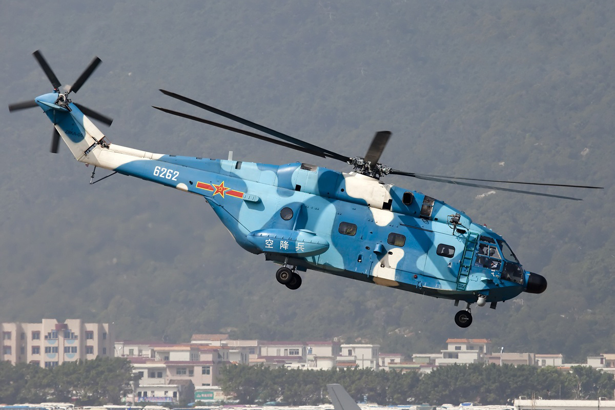 解放軍在湖南進行「突襲香港」演習，撞山墜毀的「直-8直升機」同型機種。 圖：翻攝維基百科