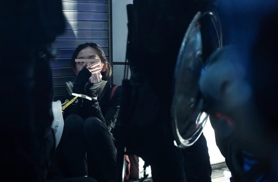 香港反送中運動持續將近5個月，近日屢屢傳出港警疑似企圖以性侵手段對付女示威者，引起關注。（圖非新聞當事人） 圖：翻攝自香港眾志臉書