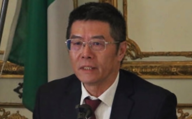 中國間諜？比利時孔子學院院長被禁入境 耿爽8字回嗆