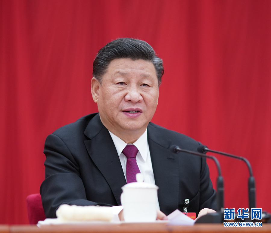 武漢肺炎升溫影響中國主席習近平的政權，繼中國「紅二代」任志強發表「剝光了衣服也要堅持當皇帝的小丑」一文後，同樣身為「紅二代」的陳平呼籲當局，「緊急召開中共政治局擴大會議」。 圖：翻攝新華網（資料照）