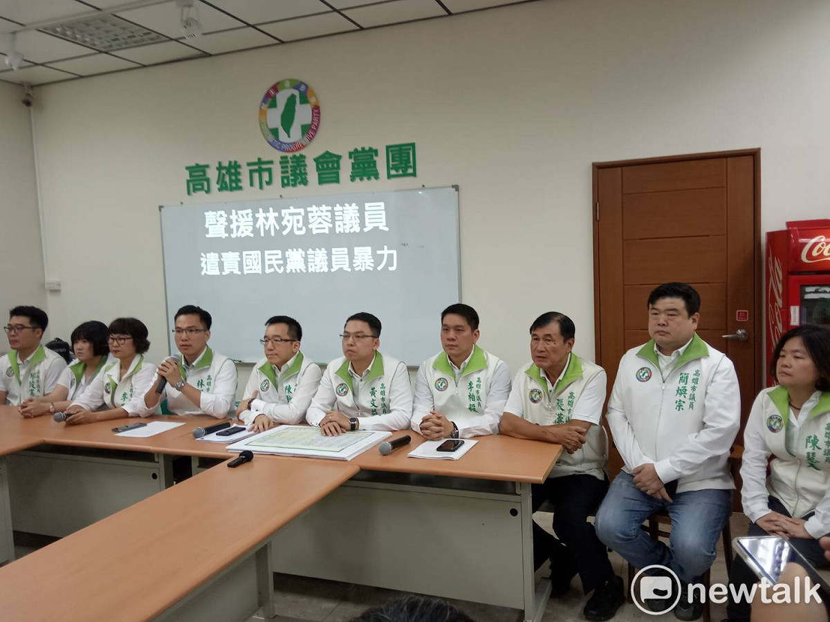 在高雄市議會民進黨團開記者會聲援下，林宛蓉決定對劉德林提告。 圖：孫家銘／攝