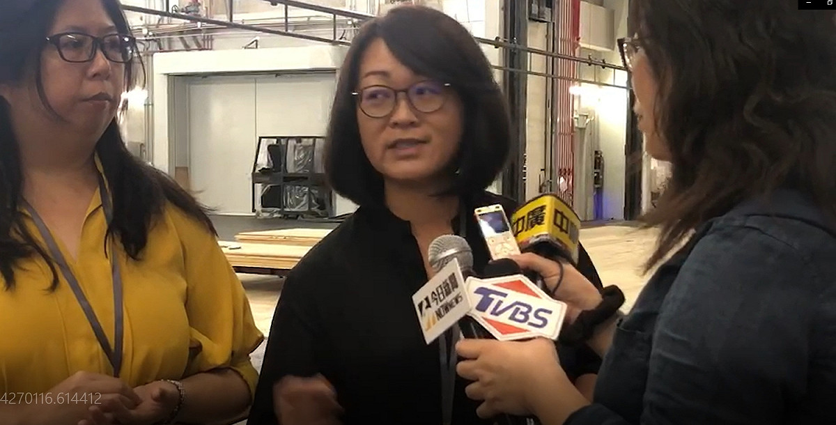 衛武營國家藝文中心行政副總監林佳慧(左)及技術部經理陳美玲(中)。 圖：衛武營國家藝術文化中心／提共