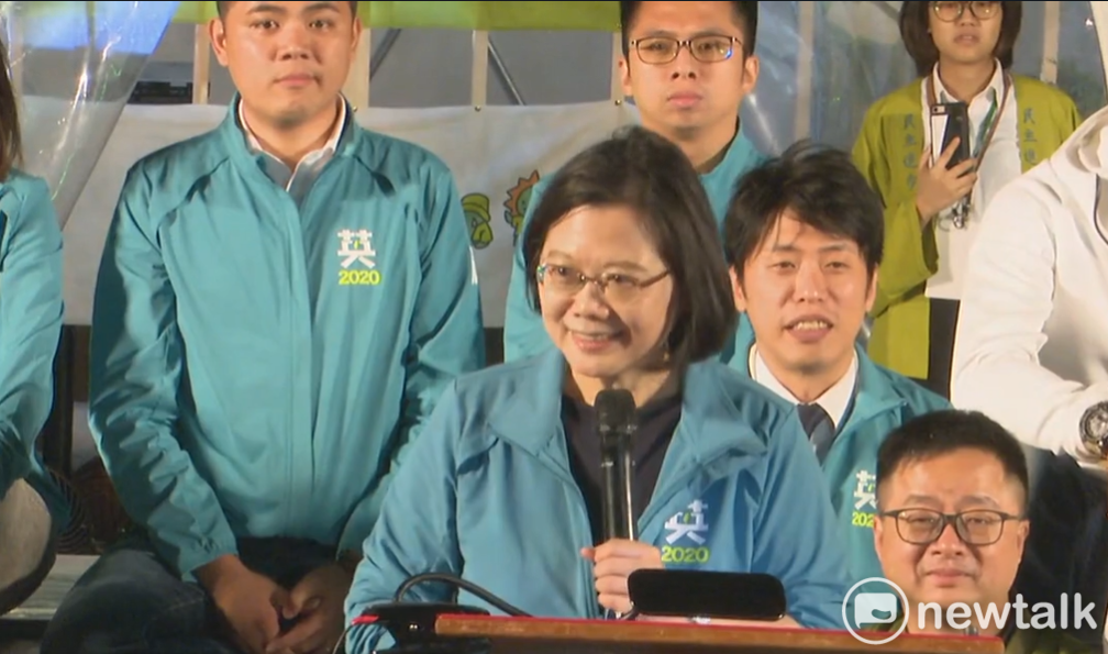 民進黨青年競選總部昨(1)日開幕晚會「給台灣的一封信，為台灣加油－與總統談心之夜」。 圖：謝莉慧/攝