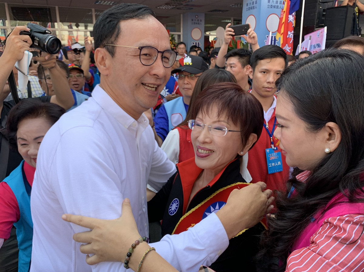 朱立倫今天特別到台南為洪秀柱站台輔選。 圖：朱立倫辦公室/提供