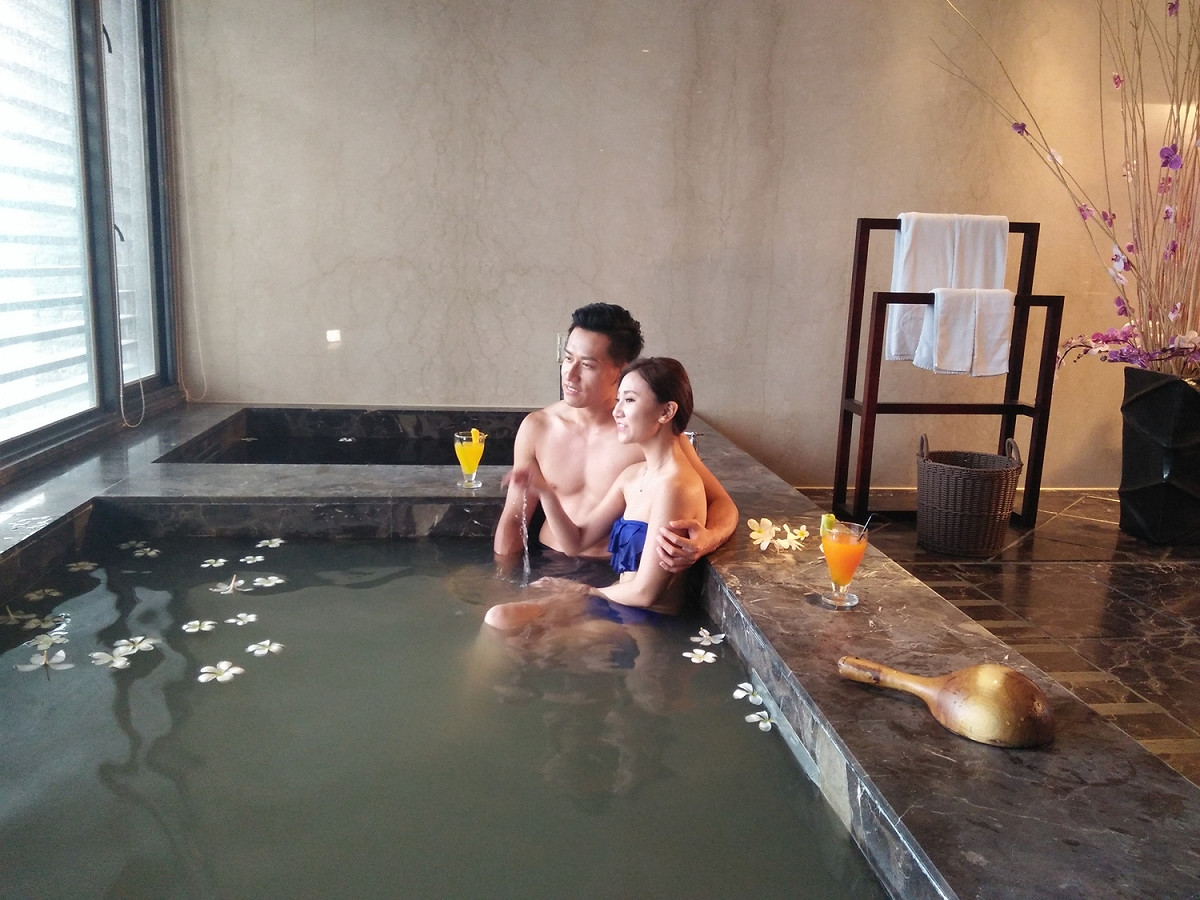 配合秋冬遊溫泉補助，台中市再另外推溫泉漫畫手冊，邀請大家邊泡溫泉邊看漫畫。 圖：台中市觀旅局／提供