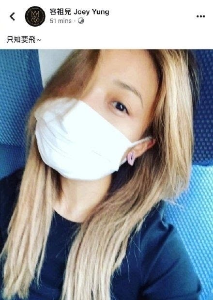 香港歌手容祖兒日前PO出一張戴口罩，並以長髮遮眼的照片，被認為暗諷香港局勢。 圖：翻攝爆廢公社臉書