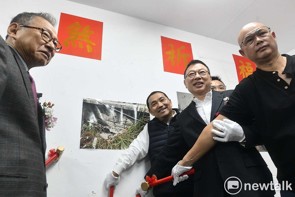 侯友宜參加淡水區海鷗段拆除典禮，祈求拆除順利施工平安。 圖：林昀真／攝