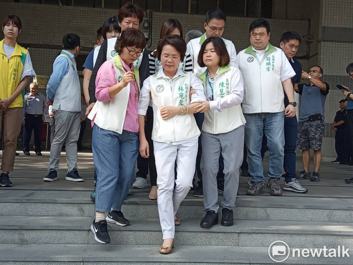 林宛蓉 （中）走路需要人攙扶。 圖：孫家銘／攝