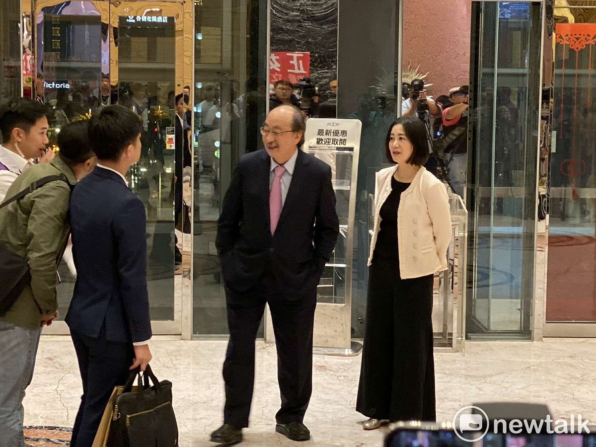 立委吳思瑤（左）和民進黨立院黨團總召柯建銘（右）。 圖：周煊惠 ／攝