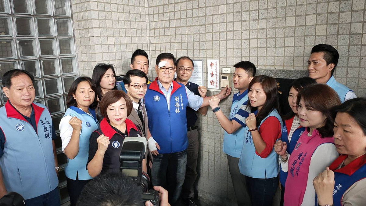 劉德林（中）反控民進黨三議員傷害。 圖：劉德林服務處提供