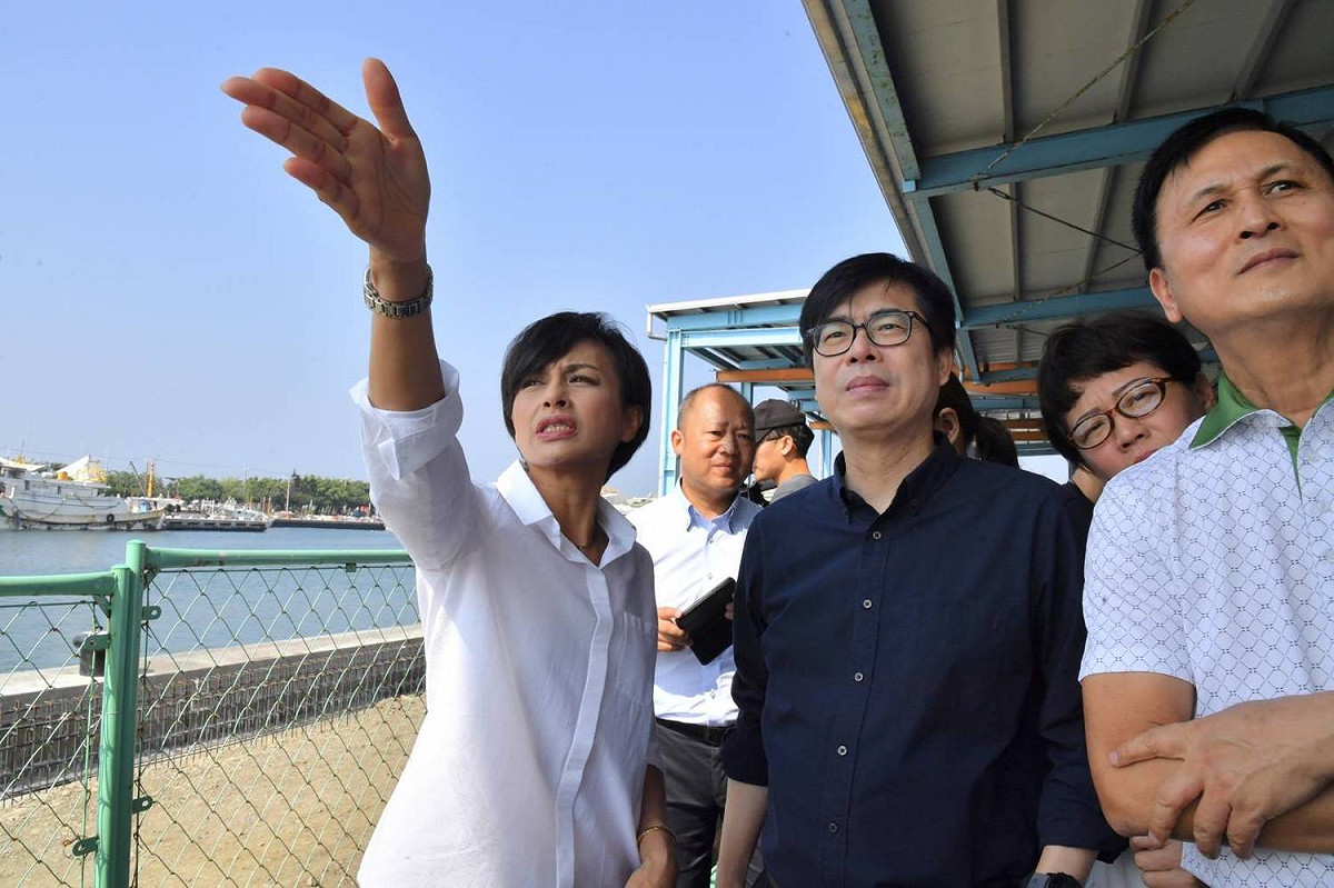 行政院副院長陳其邁今(8)日到高雄視察梓官蚵仔寮漁港周邊漁業建設工程 圖：陳辦提供