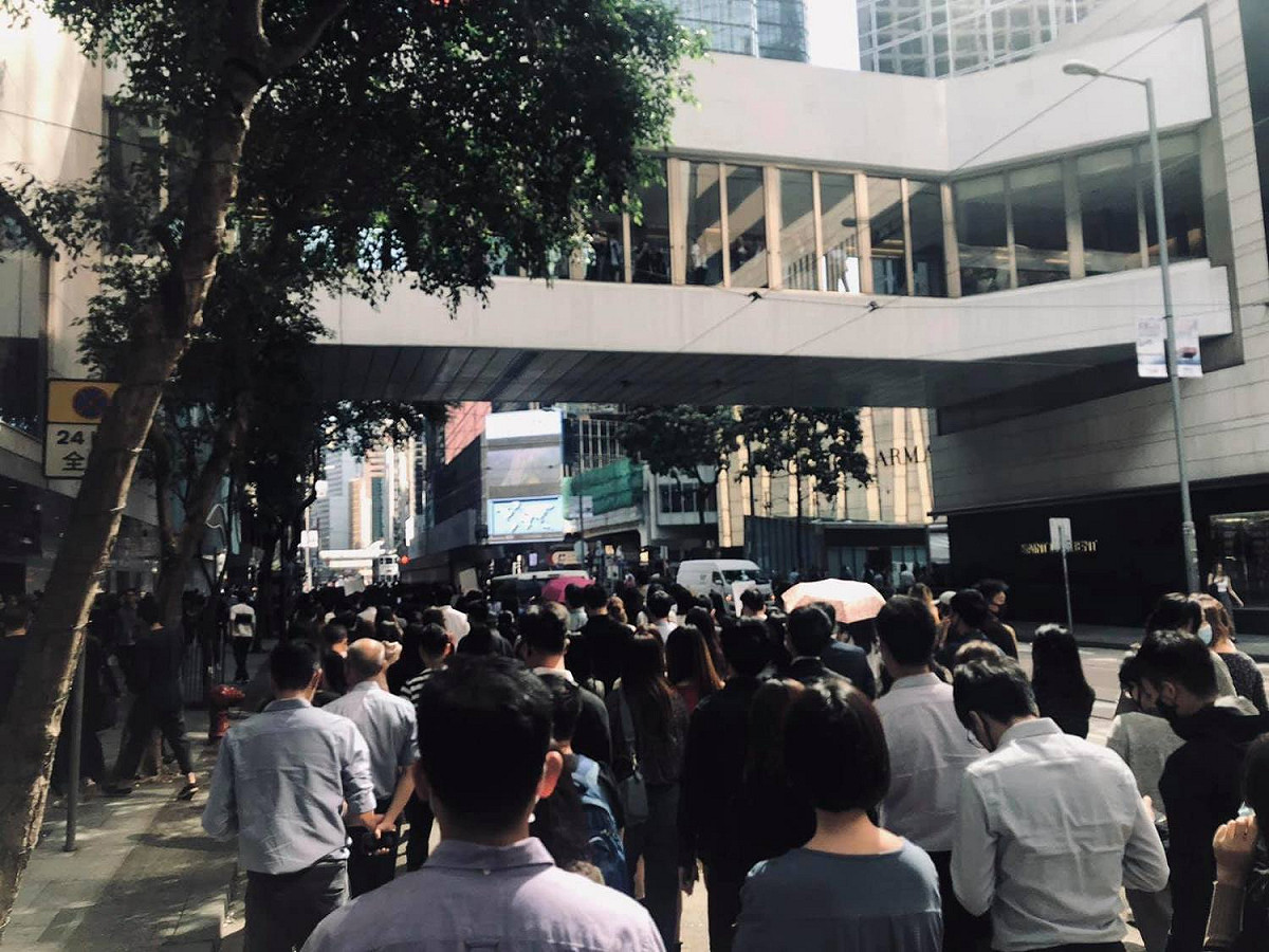 港科大生死亡觸發遊行，示威者高喊還我真相。 圖：翻攝譚文豪 Jeremy Tam臉書