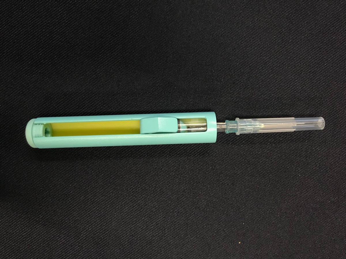 花蓮慈濟科大學生研發的「簡易式抽藥之安全針具」。 圖：截取自慈濟科大護理系官網