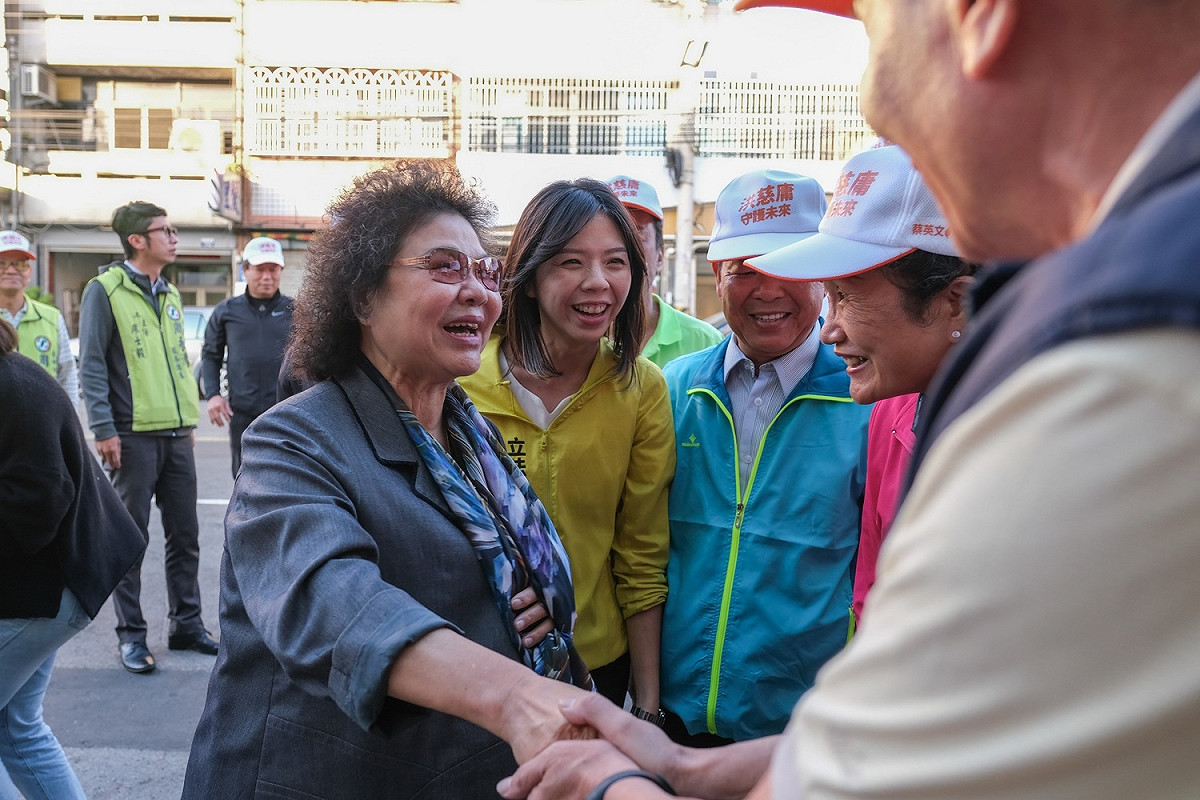 陳菊提早一天到洪慈庸神岡競選總加油打氣。 圖：洪慈庸競選總部/提供