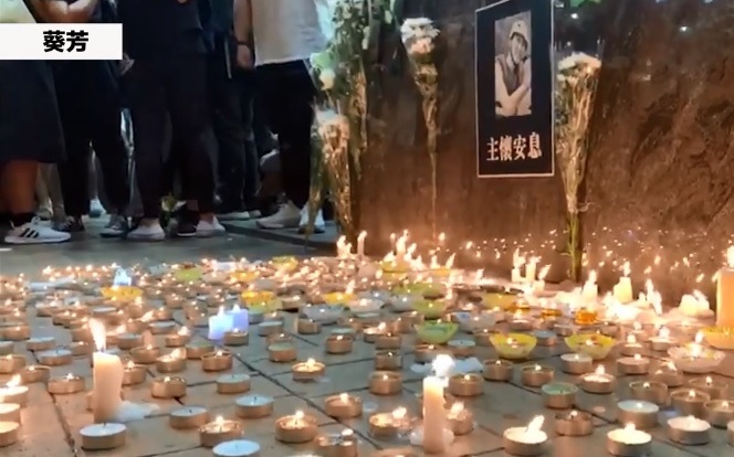 （影）香港科大生墜樓亡疑雲 港台同步追悼要求還原真相