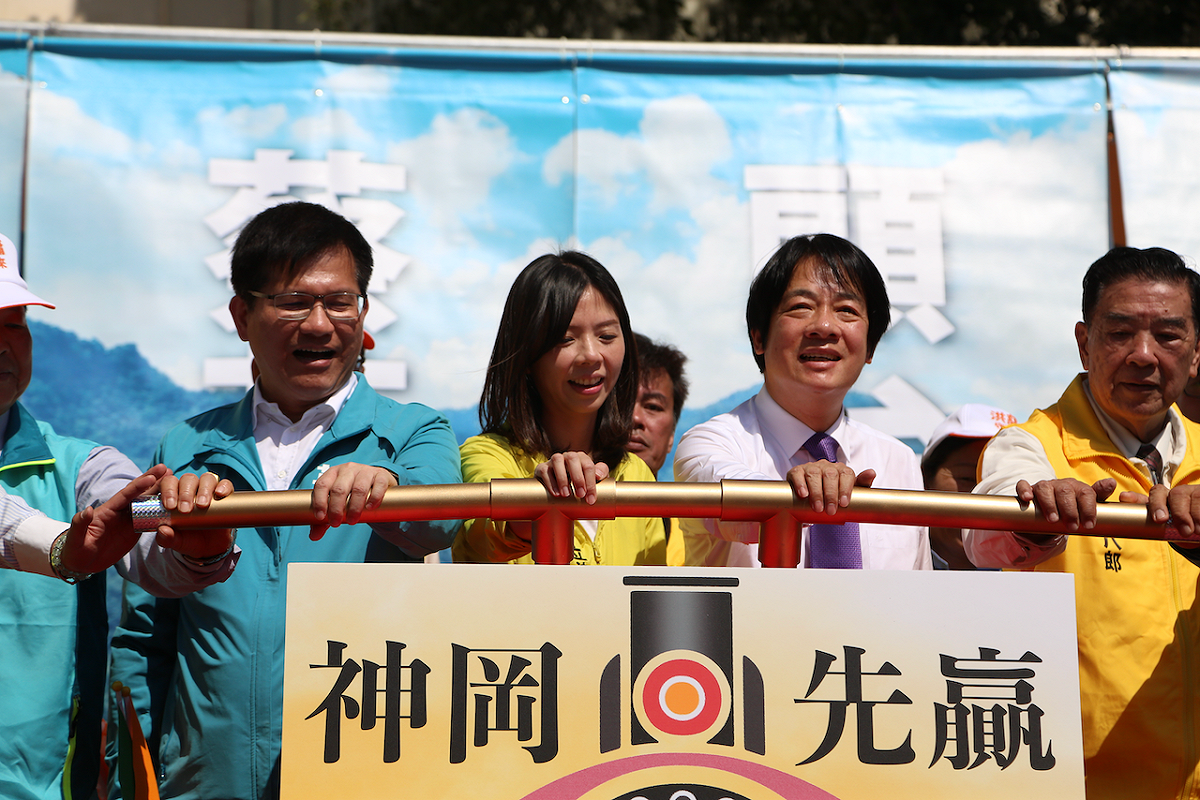 賴清德為洪慈庸站台。 圖：賴清德辦公室/提供