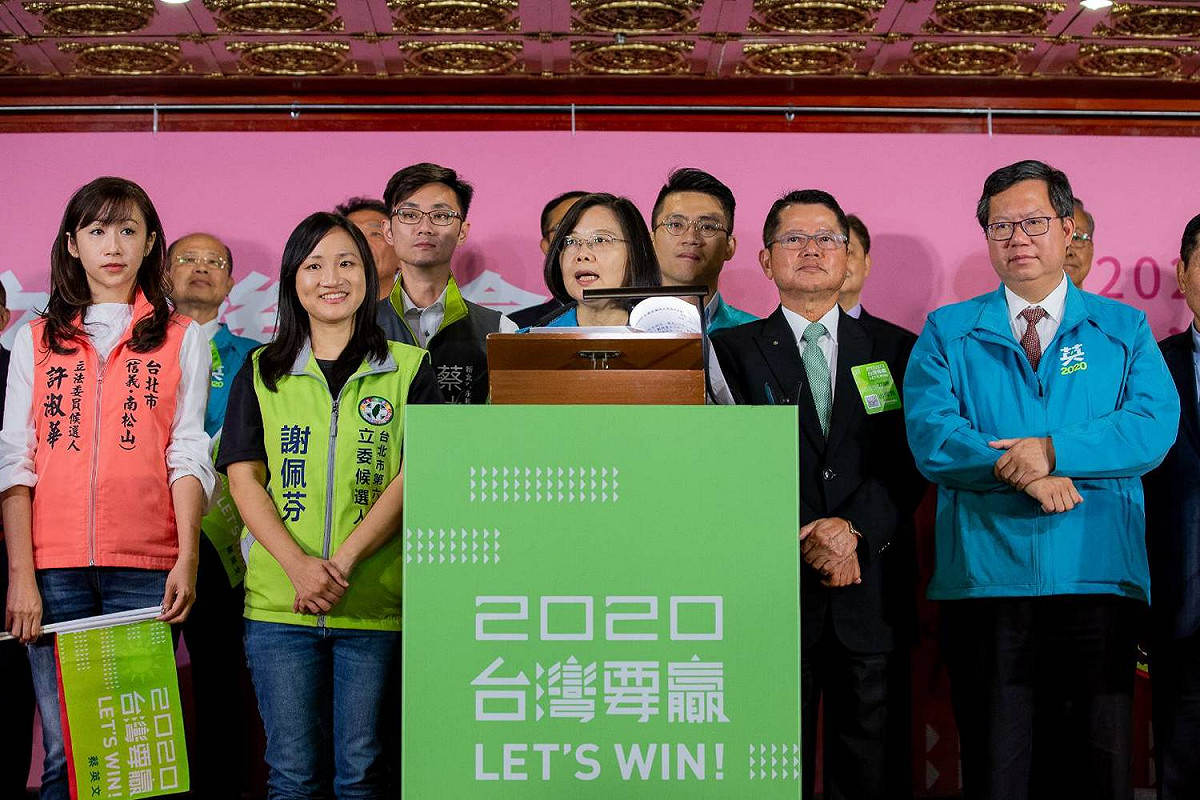 蔡英文總統9日出席全國扶輪之友後援會成立大會，蔡總統在致詞時拜託扶輪社友再給小英4年。 圖／蔡英文競辦提供