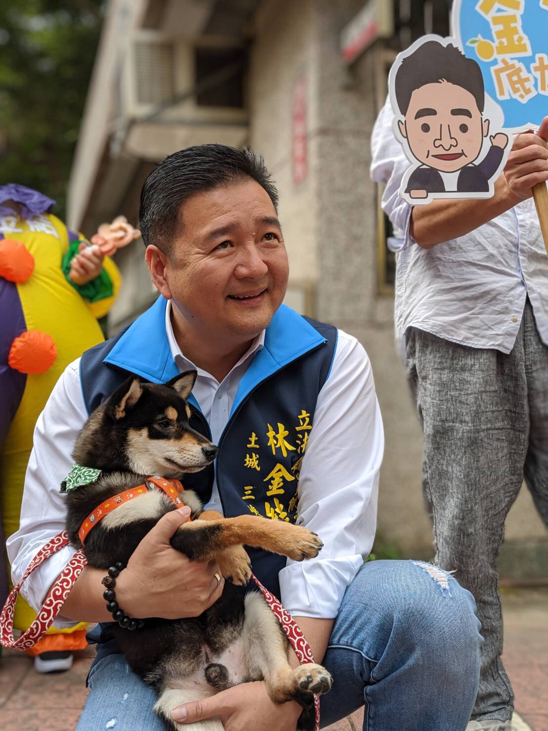 林金結今天找來柴犬「米魯」當最萌助選員。 圖：林金結辦公室提供
