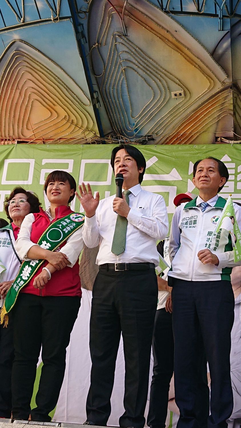 賴清德指出，當年蔡培慧爭取到中央補助，重建埔里愛村橋。 圖：蔡培慧辦公室提供