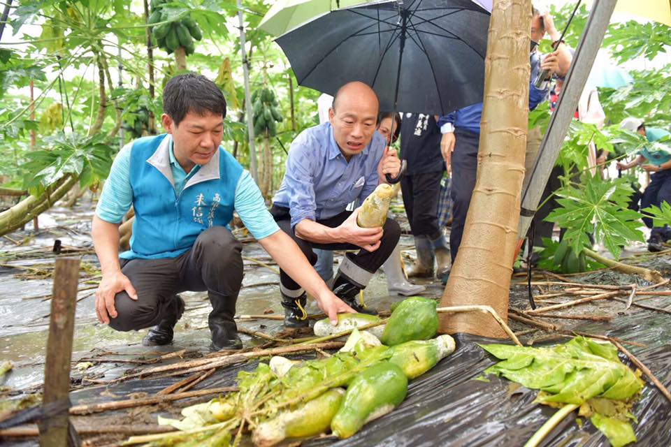 胡幼偉強調，老韓到各地與民眾座談，給基層極大震撼與感動。 圖 : 翻攝自韓國瑜臉書