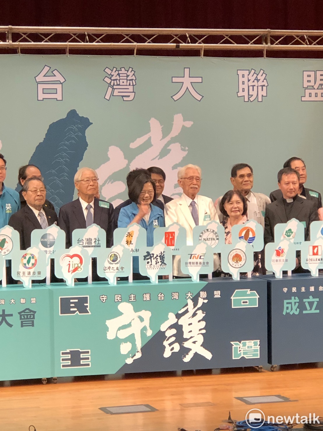 總統蔡英文、前總統府資政辜寬敏今日出席守民主護台灣大聯盟活動。 圖：周煊惠 ／攝