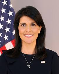 美國前駐聯合國大使海利（Nikki Haley）在新書中寫道，前國務卿提勒森與前白宮幕僚長凱利曾想拉攏她掣肘川普，但被她婉拒。 圖 : 翻攝自維基百科