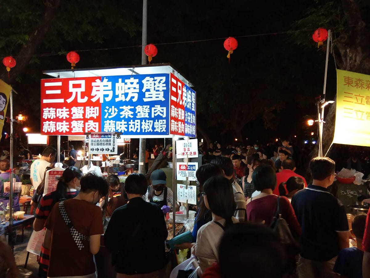 一德夜市熄燈前一夜排隊最誇張的一攤。 圖：孫家銘／攝