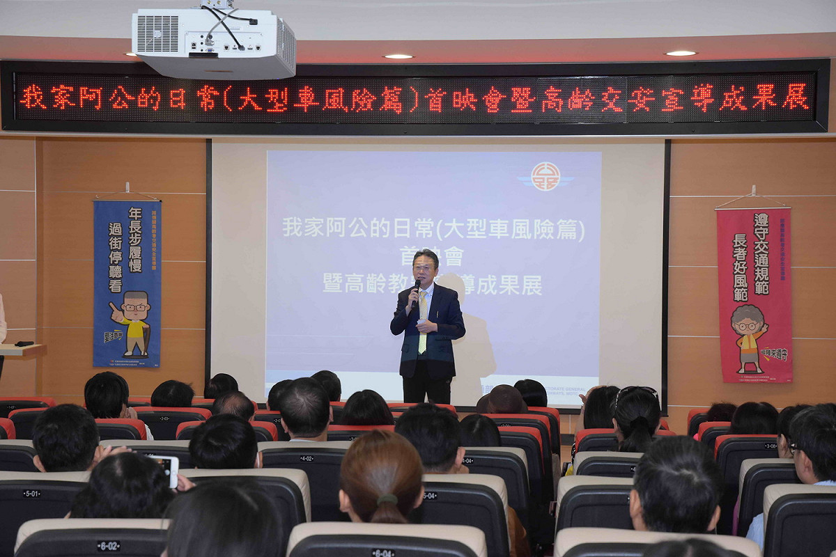 臺北區監理所所長王在莒提醒民眾與大型車輛互動時如何保持安全。 圖：臺北區監理所提供