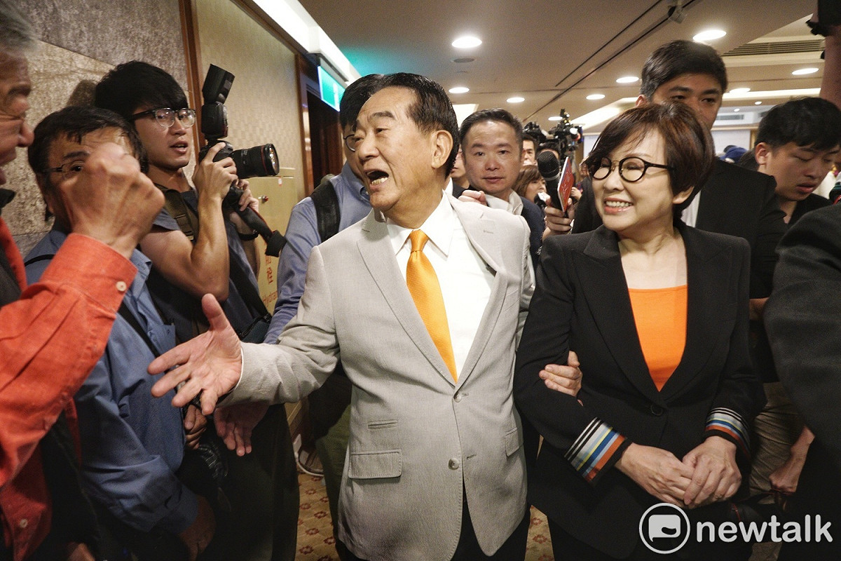 宋楚瑜今（13）日宣布投入2020總統大選，由余湘出任副手。 圖：張良一/攝