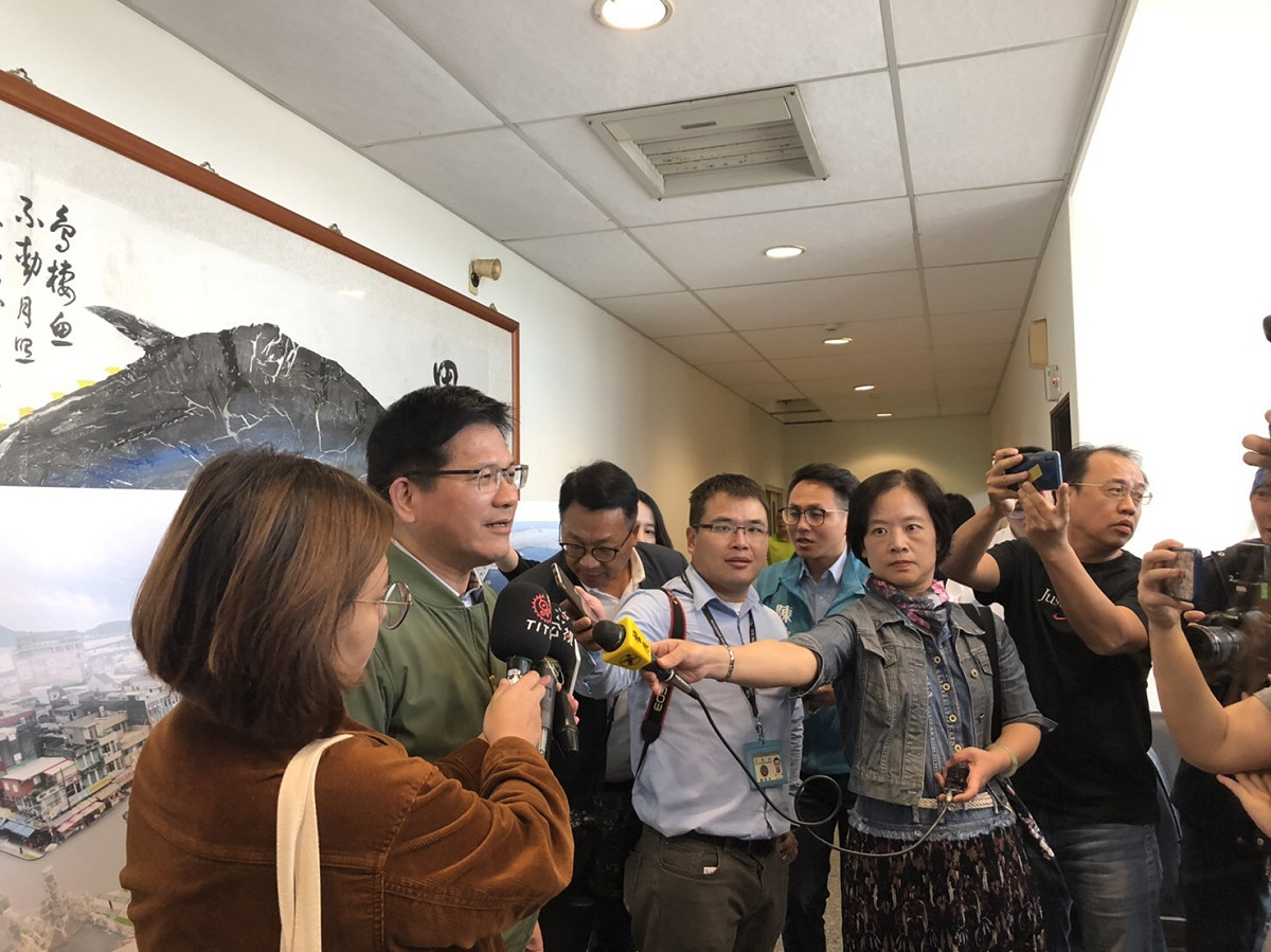 林佳龍期盼把危機化為轉機，趁這次機會讓南方澳漁港轉型，解決長期以來人車壅塞問題。 圖：交通部／提供