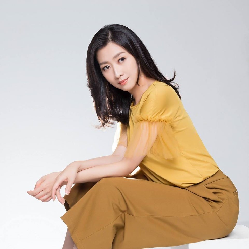 名列綠黨不分區排名第一的女醫師鄧惠文。 圖：翻攝鄧惠文臉書