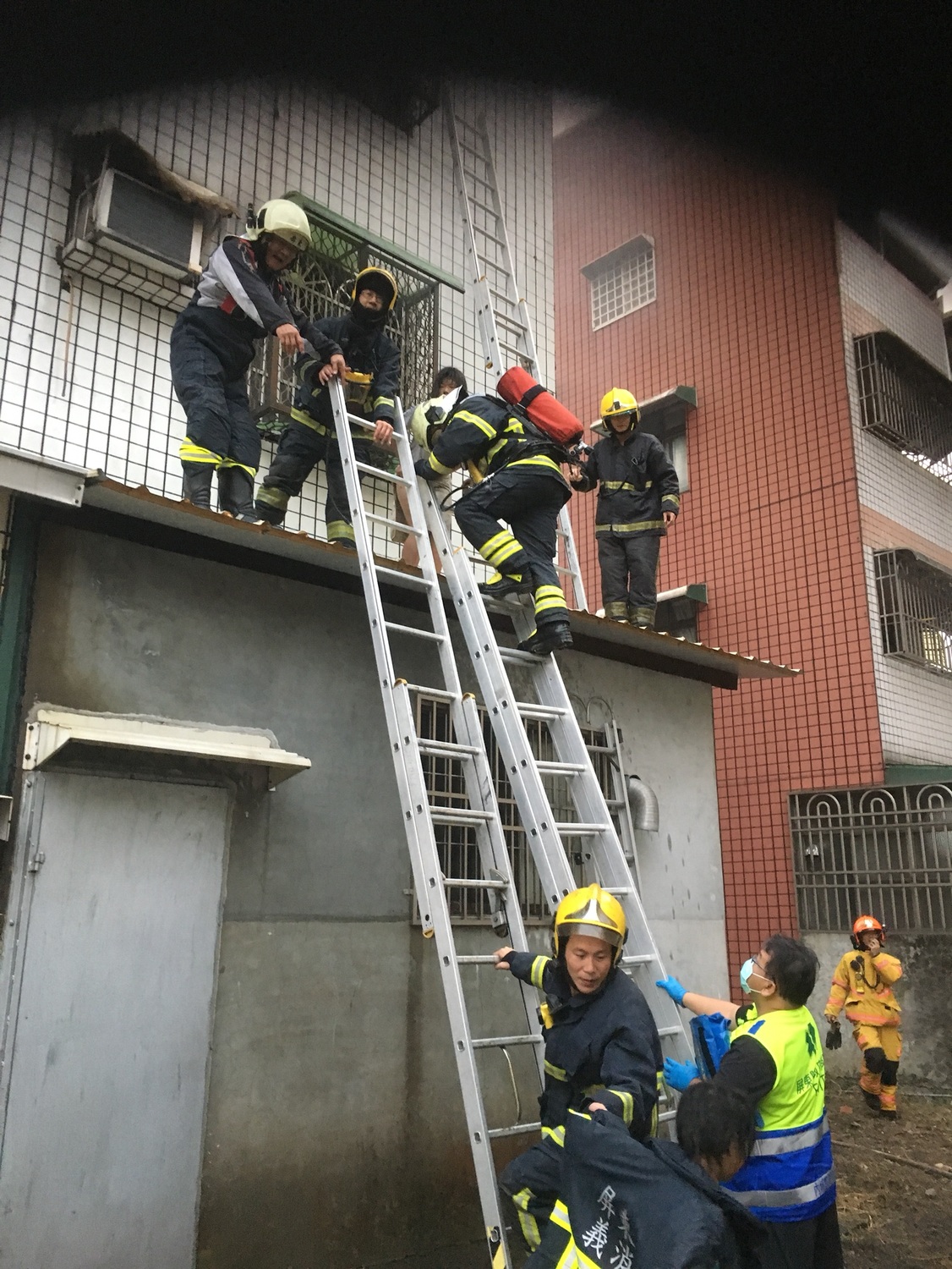 屏東縣內埔鄉今日清晨一處民宅發生火警。 圖 : 民眾 / 提供