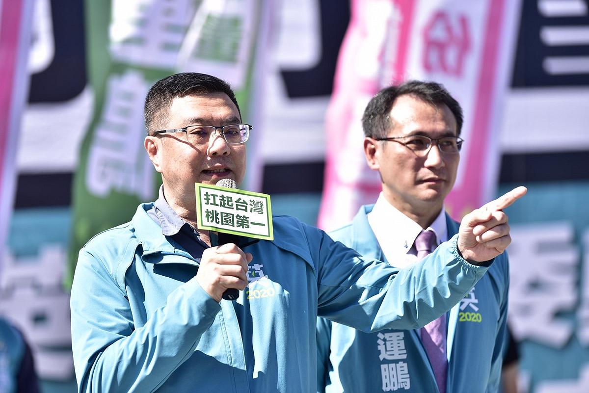 民進黨黨主席卓榮泰(左一)16日出席「蔡英文與立法委員鄭運鵬聯合競選總部成立大會」。 圖：民進黨提供