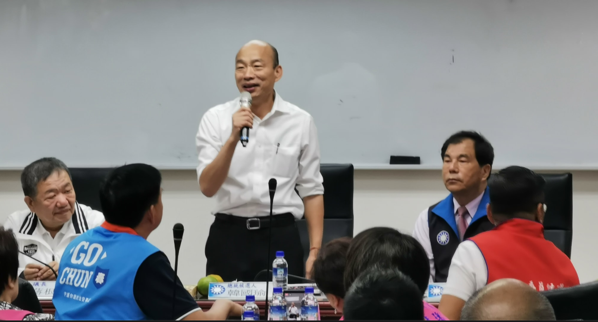 國民黨總統參選人韓國瑜批，90%媒體不監督執政黨，只監督反對黨，此現象相當荒謬。 圖：翻攝自周勝考臉書